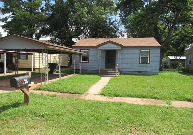 Homes for sale in Pauls Valley, OK | 514 N Earl, Pauls Valley, OK 73075 | MLS# 1233810