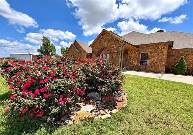 Photo 3 of Single Family Residence at 1415 County St 2802, Pocasset, OK 73079 | MLS# 1233815 | | Sold on 2026-08-31