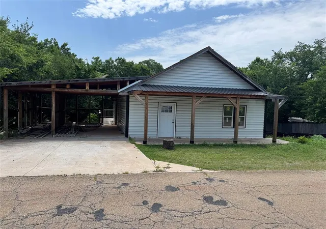 1st image of 717 S Iowa Ave, Chandler, OK 74834 | MLS# 1233819