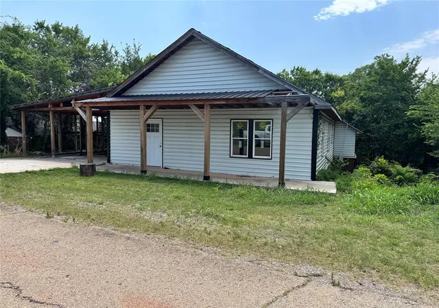 2nd image of 717 S Iowa Ave, Chandler, OK 74834 | MLS# 1233819