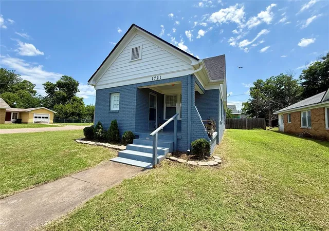 Photo 3 of Sale Pending at 1721 N Market Ave, Shawnee, OK 74804 | MLS# 1233823 | Listing updated on 2026-09-20