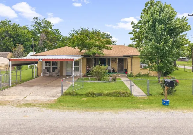 Homes for sale in Ringling, OK | 218 E H St, Ringling, OK 73456 | MLS# 1233838