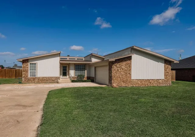 Homes for sale in Hinton, OK | 716 N Vernon Ave, Hinton, OK 73047 | MLS# 1233848
