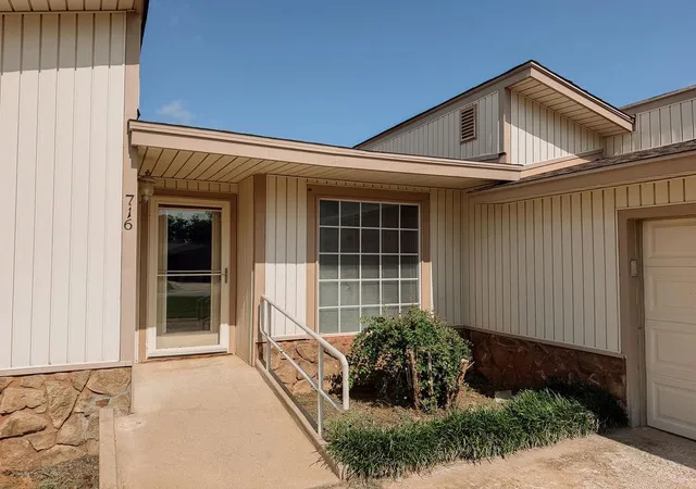 Homes for sale in Hinton, OK | 716 N Vernon Ave, Hinton, OK 73047 | MLS# 1233848