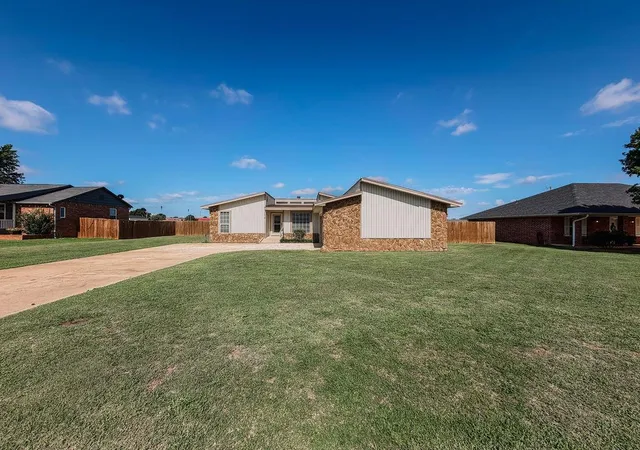 Homes for sale in Hinton, OK | 716 N Vernon Ave, Hinton, OK 73047 | MLS# 1233848
