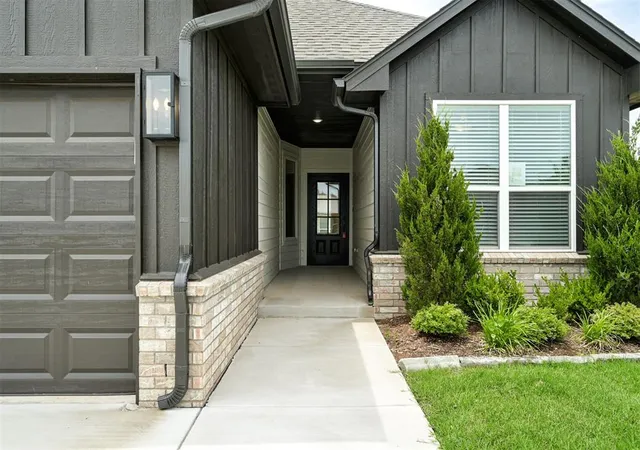 Photo 3 of Single family home for sale at 7713 Wilshire Woods Dr, Yukon, OK 73099 | MLS# 1233867 | Listing updated on 2026-09-23