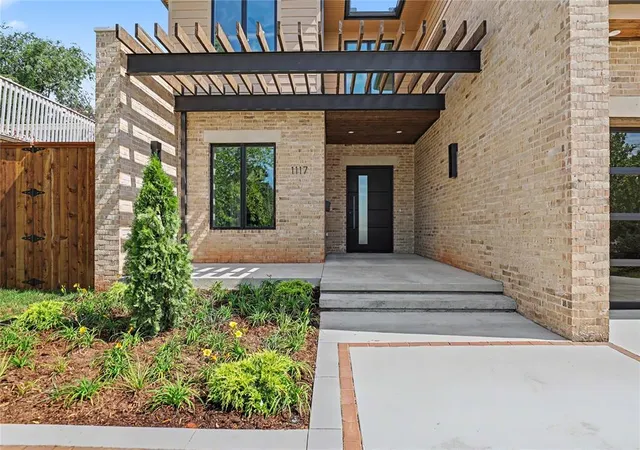 Photo 2 of Sale Pending at 1117 Tedford Way, Nichols Hills, OK 73116 | MLS# 1233893 | Listing updated on 2026-10-03