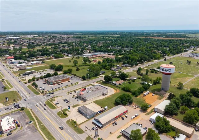 3rd image of 216 E Abbot Ln, Mustang, OK 73064 | MLS# 1233919