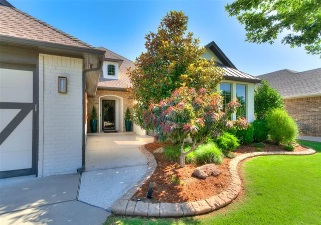 Photo 4 of Sale Pending at 929 NW 195th Place, Edmond, OK 73012 | MLS# 1233920 | Listing updated on 2026-09-02