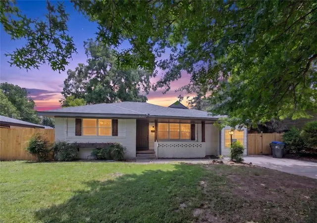 1st image of 1626 Lenox Dr, Norman, OK 73069 | MLS# 1233923