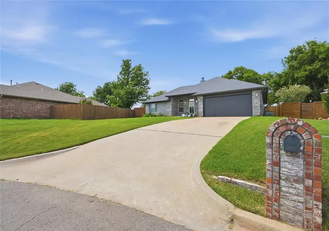 Homes for sale in Noble, OK | 1005 Meadowlake Dr, Noble, OK 73068 | MLS# 1233924