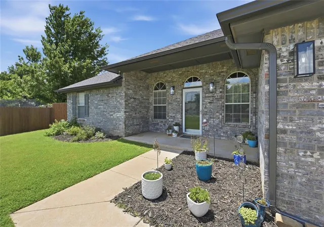 Homes for sale in Noble, OK | 1005 Meadowlake Dr, Noble, OK 73068 | MLS# 1233924