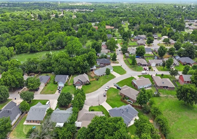 Homes for sale in Noble, OK | 1005 Meadowlake Dr, Noble, OK 73068 | MLS# 1233924