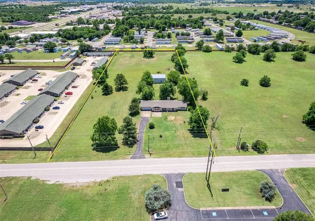 1st image of 523 W Country Club Rd, Chickasha, OK 73018 | MLS# 1233931