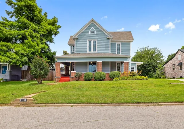2nd image of 811 S Barker Ave, El Reno, OK 73036 | MLS# 1234029