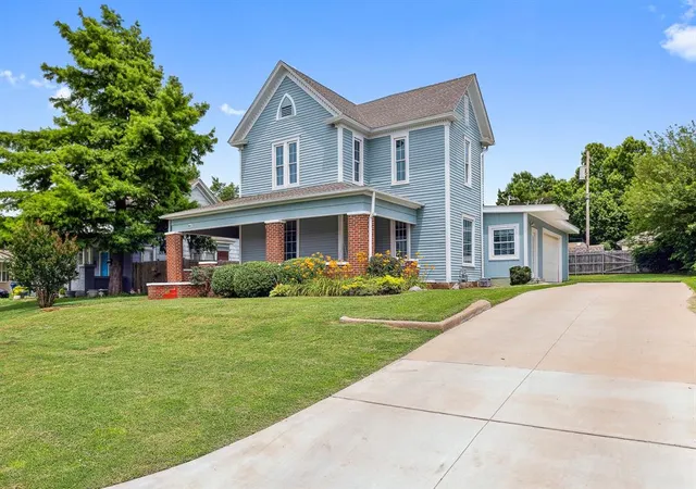 3rd image of 811 S Barker Ave, El Reno, OK 73036 | MLS# 1234029