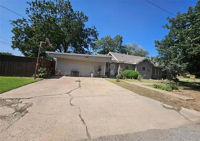 Homes for sale in Hobart, OK | 401 N Broadway St, Hobart, OK 73651 | MLS# 1234039