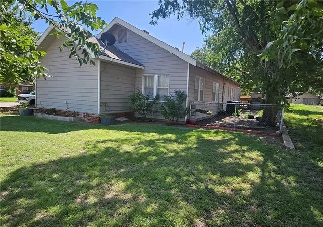 Homes for sale in Hobart, OK | 401 N Broadway St, Hobart, OK 73651 | MLS# 1234039