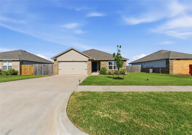 Homes for sale in Mustang, OK | 1016 S Colt Ln, Mustang, OK 73064 | MLS# 1234053