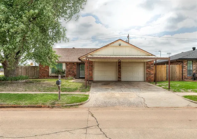 Homes for sale in Mustang, OK | 914 S Highland Dr, Mustang, OK 73064 | MLS# 1234084