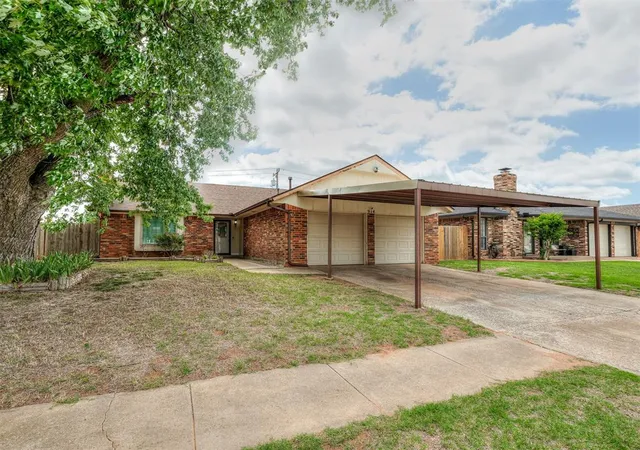 Homes for sale in Mustang, OK | 914 S Highland Dr, Mustang, OK 73064 | MLS# 1234084