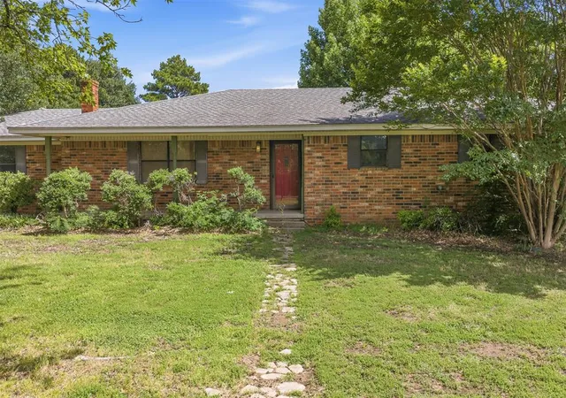 Homes for sale in Marietta, OK | 9102 E 32 Hwy, Marietta, OK 73448 | MLS# 1234109
