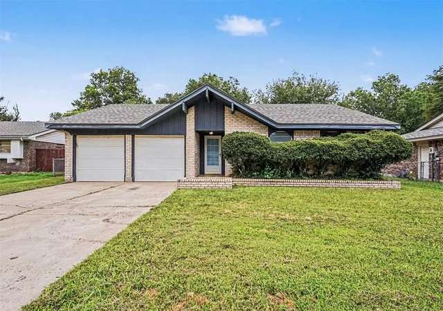 1st image of 1317 Columbia Cir, Norman, OK 73071 | MLS# 1234112