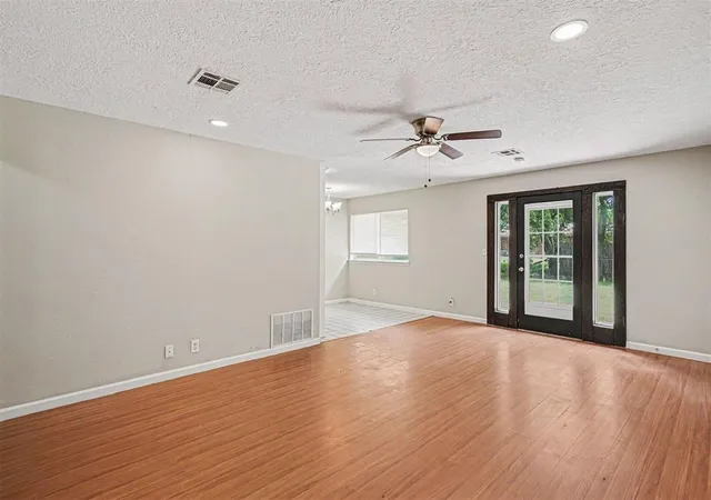 3rd image of 1317 Columbia Cir, Norman, OK 73071 | MLS# 1234112