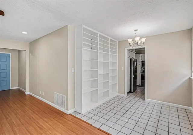 4th image of 1317 Columbia Cir, Norman, OK 73071 | MLS# 1234112