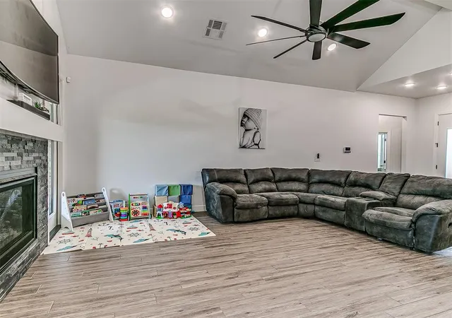 Photo 5 of Single family home for sale at 15401 Jasper Ln, Edmond, OK 73013 | MLS# 1234119 | Listing updated on 2026-08-10