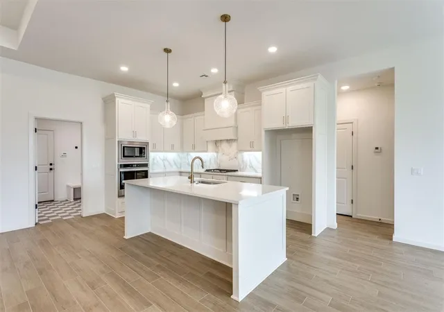 2nd image of 2405 Crystal Creek Dr, Yukon, OK 73099 | MLS# 1234126