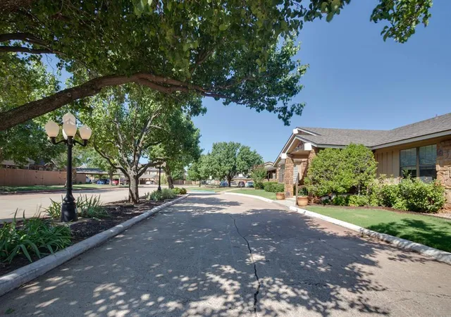 Homes for sale in Oklahoma City, OK | 14407 N Pennsylvania Avenue, Oklahoma City, OK 73134 | Houzeo