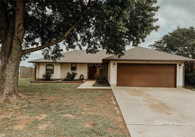 1st image of 610 Se 7th St, Lexington, OK 73051 | MLS# 1234138
