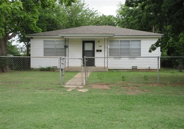 Homes for sale in Tecumseh, OK | 111 W Main St, Tecumseh, OK 74873 | MLS# 1234140