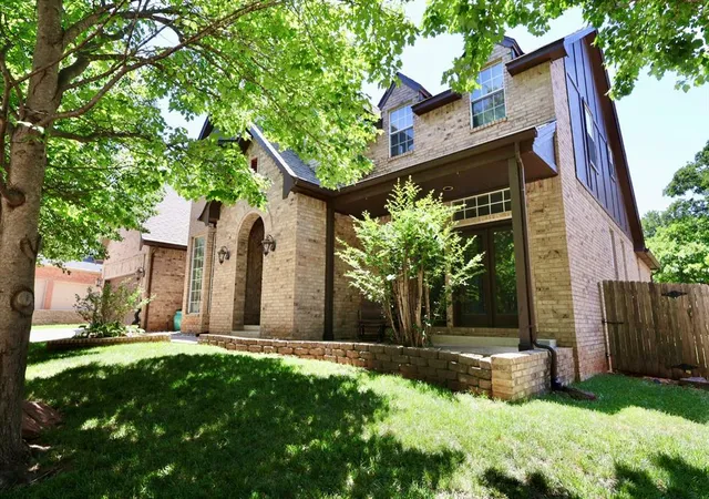 Photo 2 of Single family home for sale at 809 Fox Run Trl, Edmond, OK 73034 | MLS# 1234145 | Listing updated on 2026-08-18