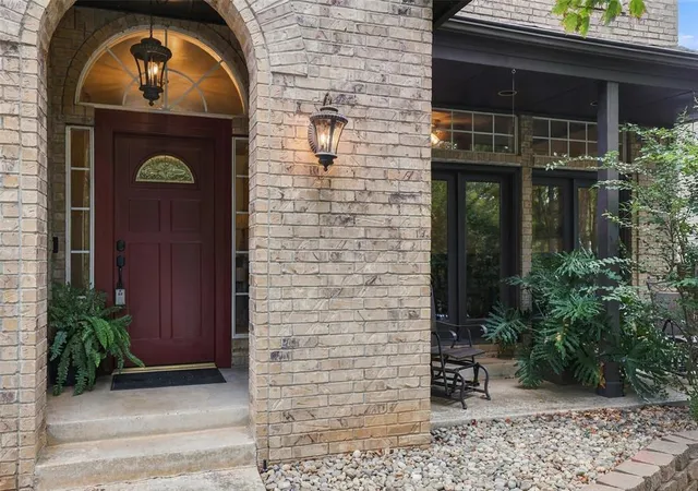 Photo 3 of Single family home for sale at 809 Fox Run Trl, Edmond, OK 73034 | MLS# 1234145 | Listing updated on 2026-10-17