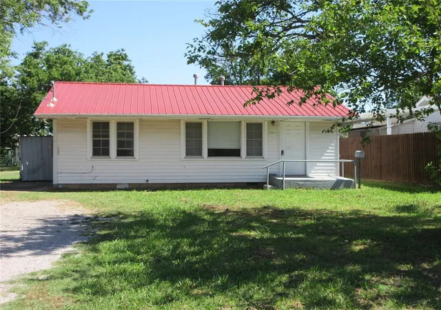 Homes for sale in Tecumseh, OK | 301 E Tennyson Ave, Tecumseh, OK 74873 | MLS# 1234147