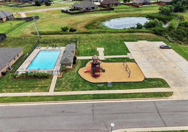 2nd image of 11116 Nw 97th St, Yukon, OK 73099 | MLS# 1234168