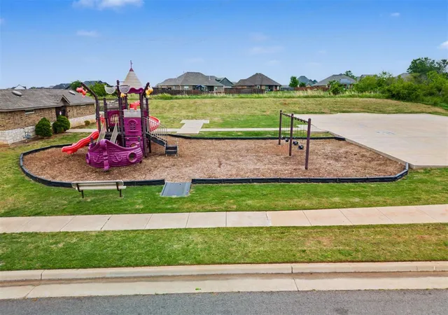 37th image of 11116 Nw 97th St, Yukon, OK 73099 | MLS# 1234168