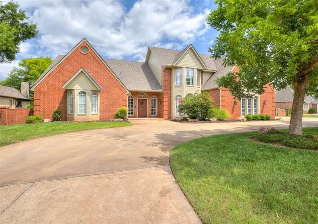 Photo 1 of Single family home for sale at 5621 Oak Tree Rd, Edmond, OK 73025 | MLS# 1234170 | Listing updated on 2026-08-13