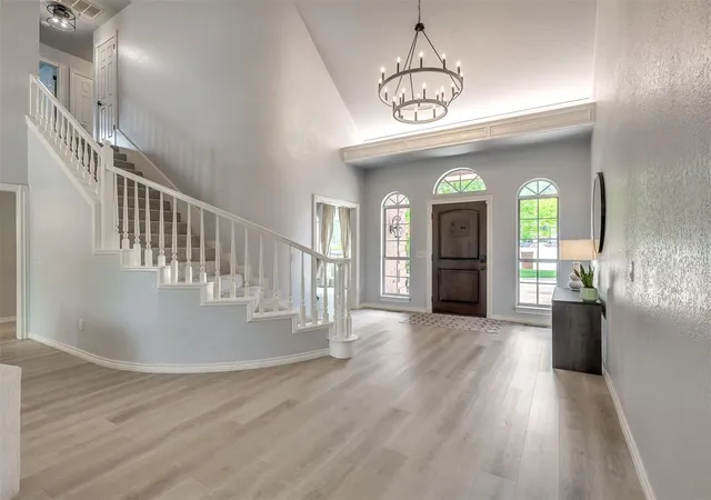 Photo 3 of Single family home for sale at 5621 Oak Tree Rd, Edmond, OK 73025 | MLS# 1234170 | Listing updated on 2026-08-13