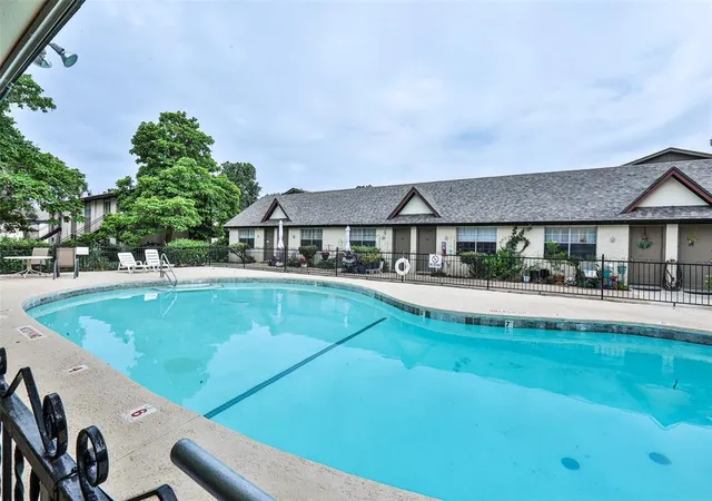 image of 1827 E Lindsey St, Norman, OK 73071