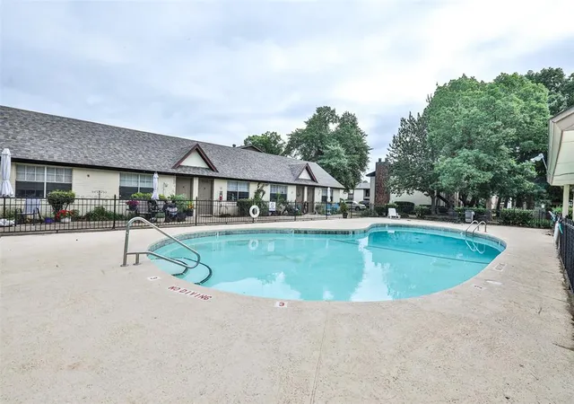 image of 1827 E Lindsey St, Norman, OK 73071