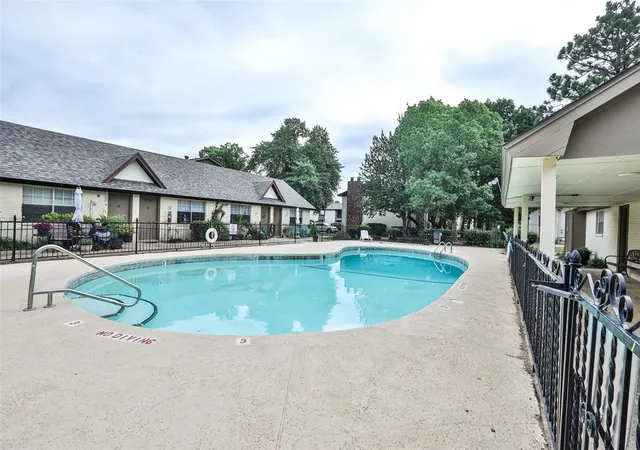 image of 1827 E Lindsey St, Norman, OK 73071