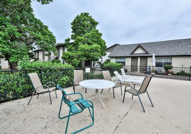 image of 1827 E Lindsey St, Norman, OK 73071