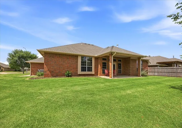 Homes for sale in Warr Acres, OK | 8728 Nw 72nd Ct, Warr Acres, OK 73132 | MLS# 1234179