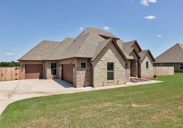 3rd image of 12859 Meadow Ridge Dr, Shawnee, OK 74804 | MLS# 1234188