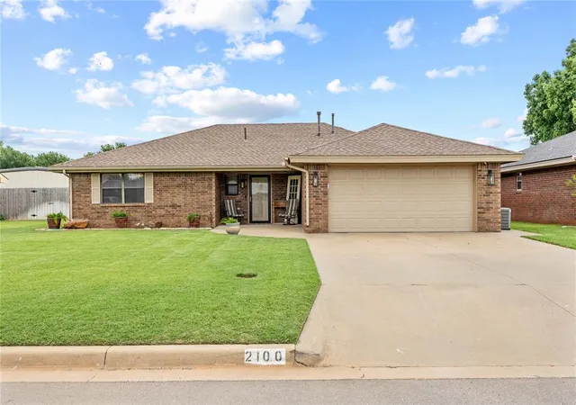 Homes for sale in Weatherford, OK | 2100 Morgandee Ln, Weatherford, OK 73096 | MLS# 1234195