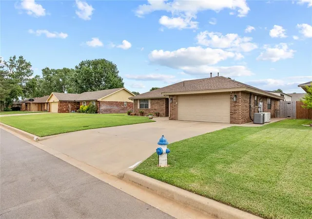 Homes for sale in Weatherford, OK | 2100 Morgandee Ln, Weatherford, OK 73096 | MLS# 1234195