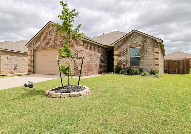 1st image of 9812 Saddle Dr, Yukon, OK 73099 | MLS# 1234196